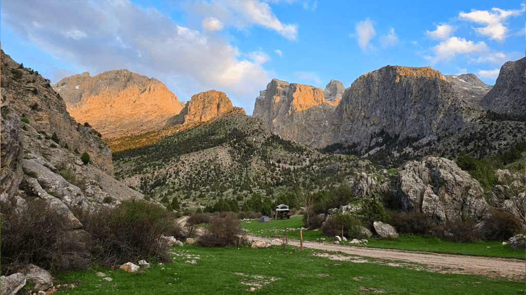 Aladağlar'da Çadır Kampı